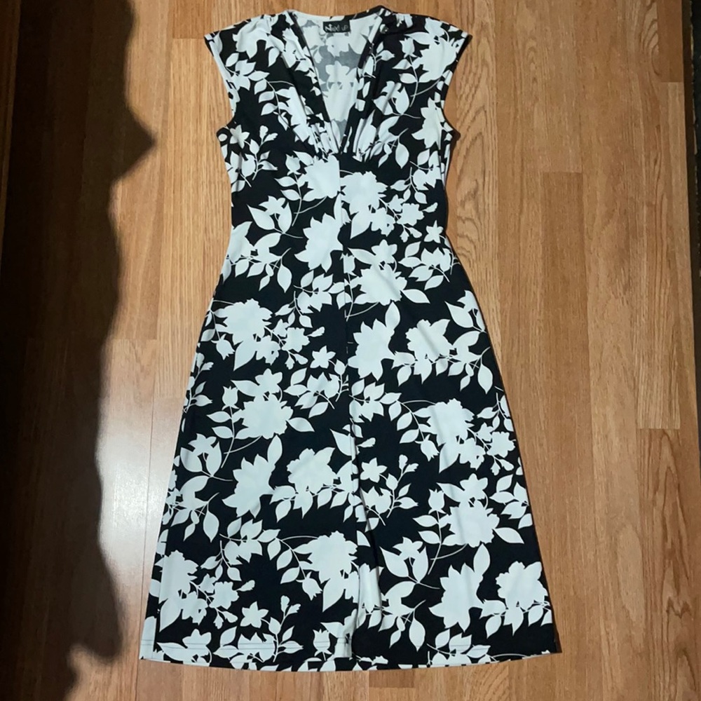 Black and White Floral dress s/m